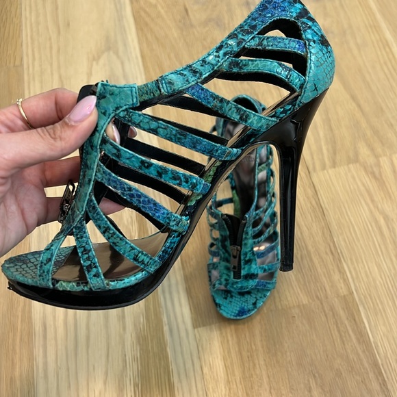 Bakers blue snake skin zip up heels - Picture 2 of 3